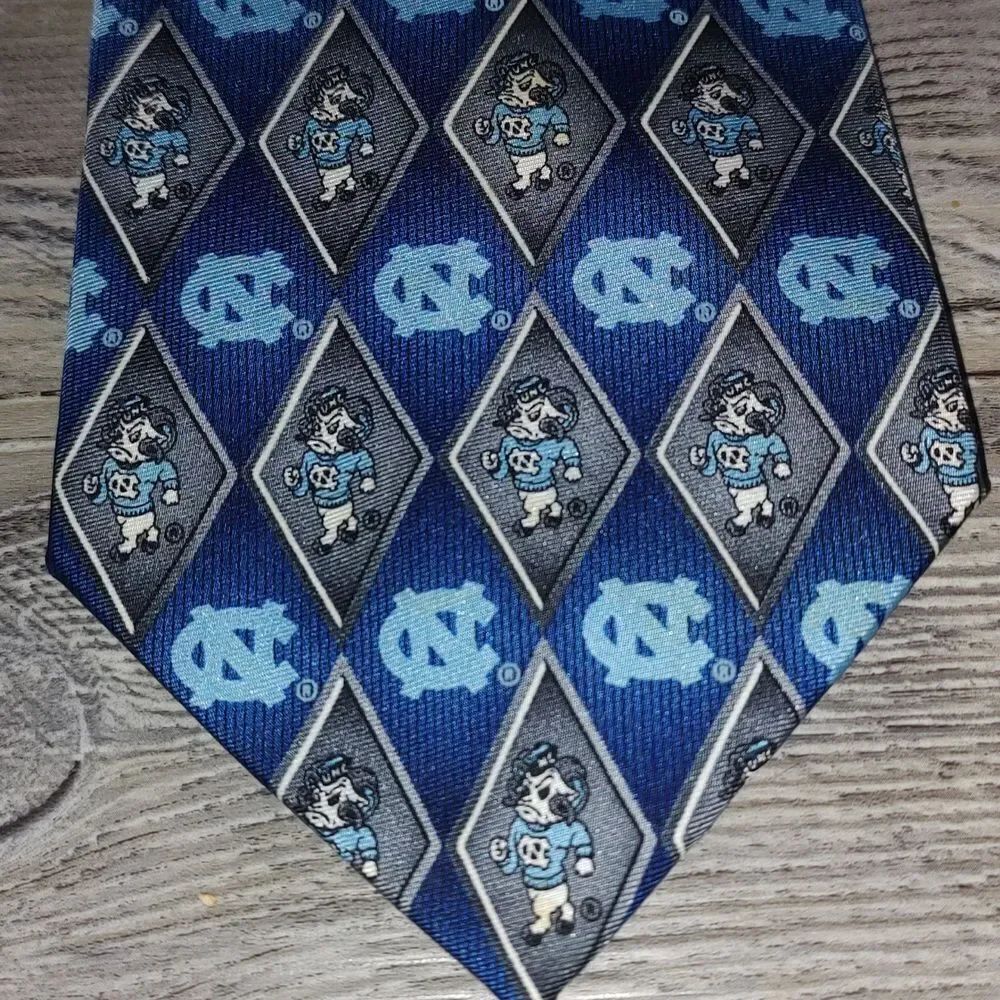 Larson 100% silk NC Tarheels Tie NWOT